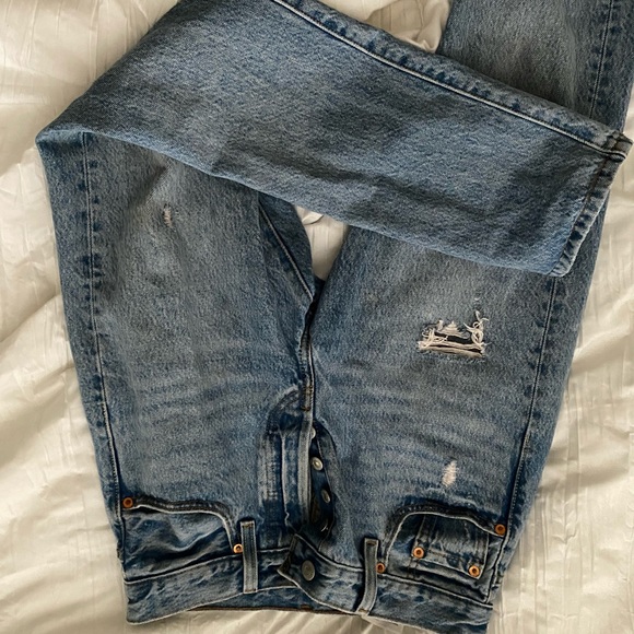 Women’s Levi jeans - Picture 6 of 6